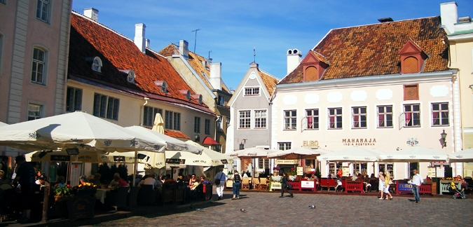 Tallinn Old Town Square (Raekoja Plats) Photo by Daina